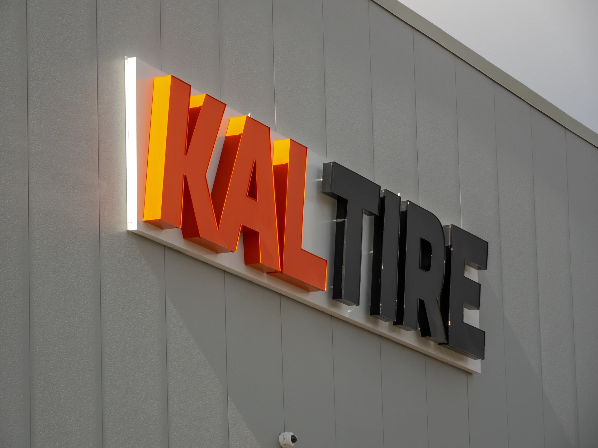 Roseville Dimensional Letters
